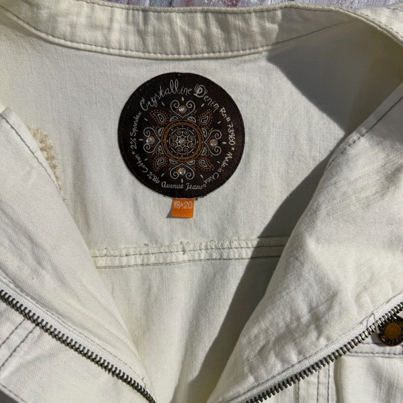 NWT Ave Jeans off White Denim Jacket Size 18-20 Studs Embroidery Patchwork Chic - Picture 7 of 9